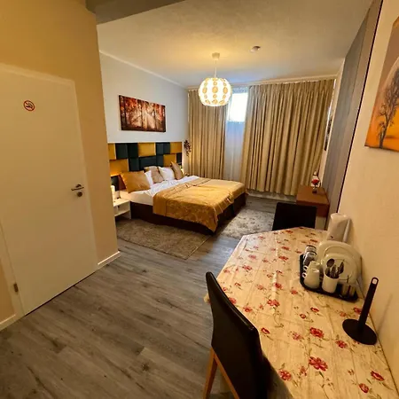 F-f Haus Monteuren Homestay