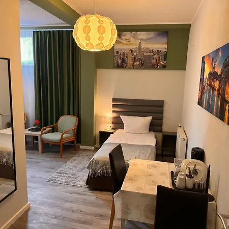 F-f Haus Monteuren Homestay