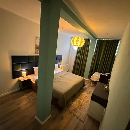 F-f Haus Monteuren Homestay *